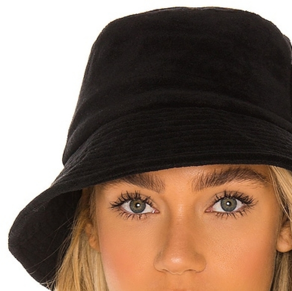 ❗TWO FOR $12❗ NWT ARDENE Black Crushed Velvet Bucket Hat - Picture 1 of 4